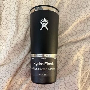 Hydro Flask Matte Black 22 oz Bottle